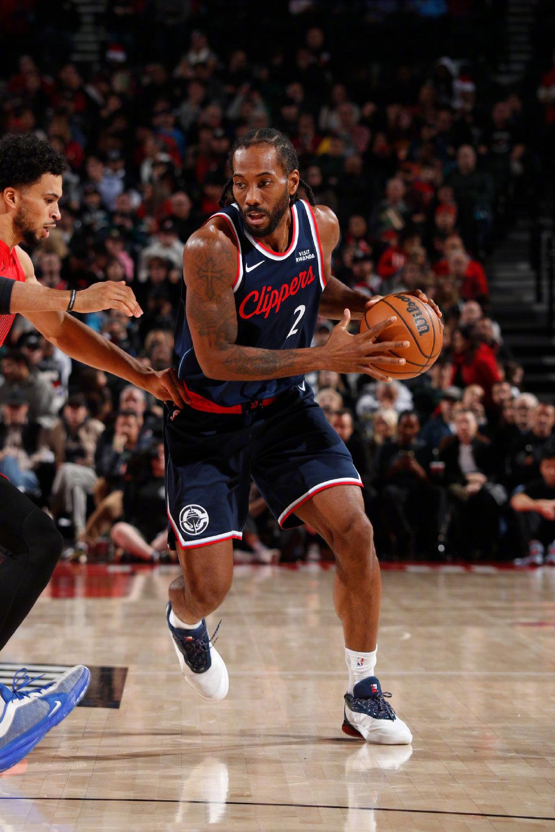 小卡虽然今天手感差了点，只看数据的话，全场20中7得到28分8篮板6助攻，但看了