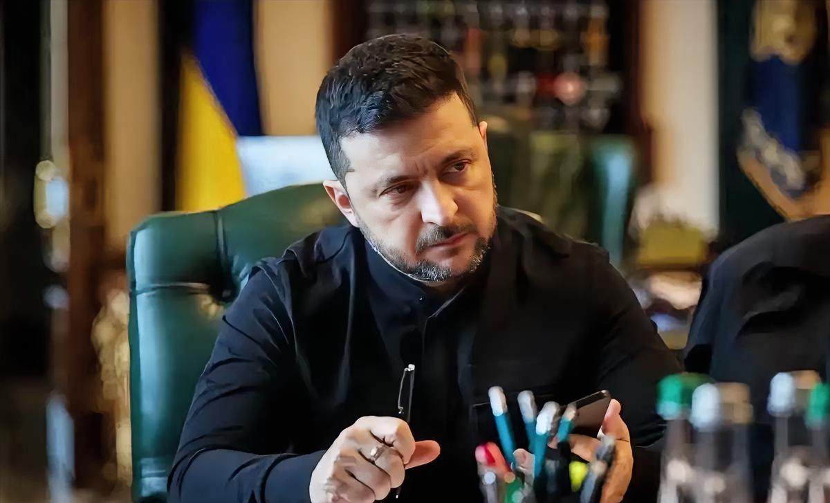 戏子当国，万劫不复！炮火连天，人民受难！泽连斯基靠持续延长战时状态维持政权，且已