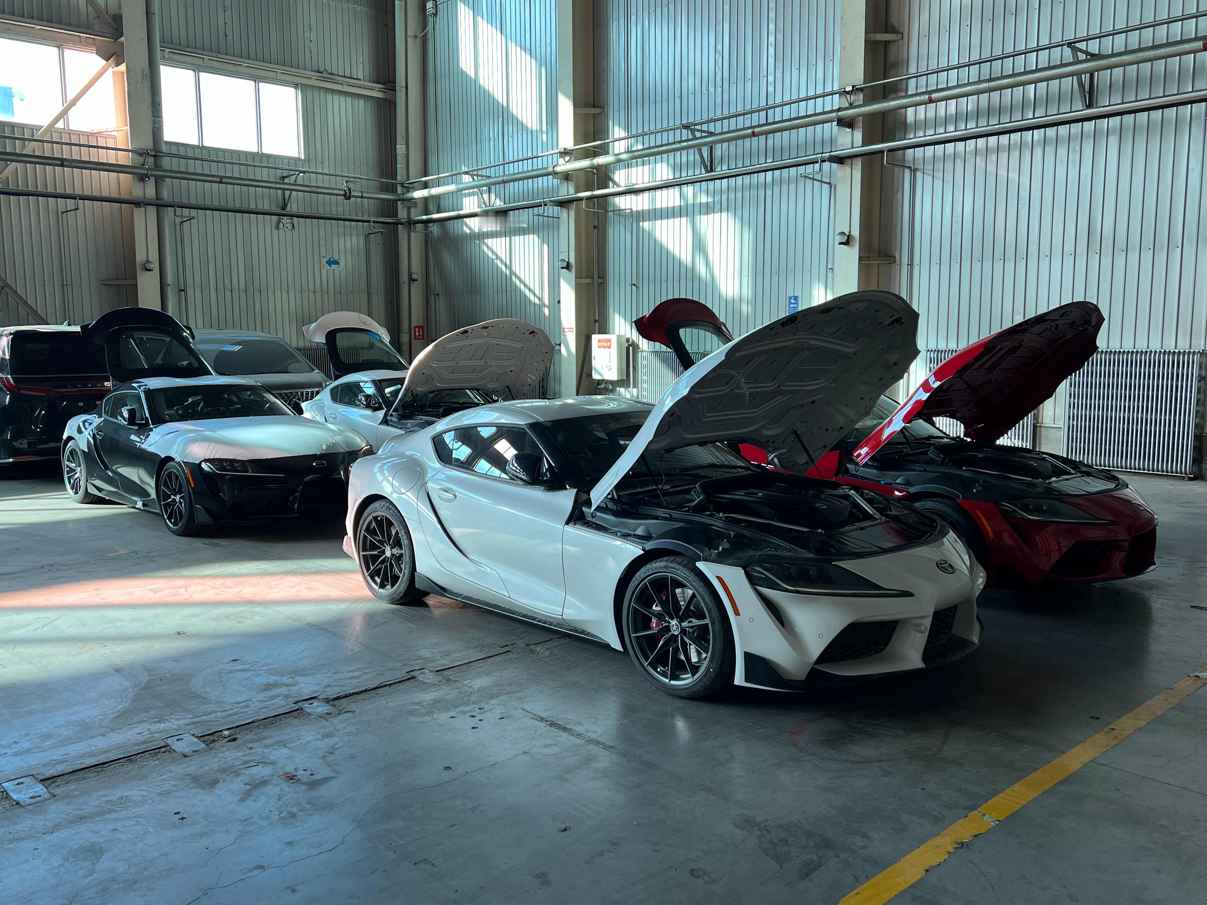 来看看新到的一批货现在我就跟松鼠一样，屯粮过冬现在A91 GR Supra手动挡