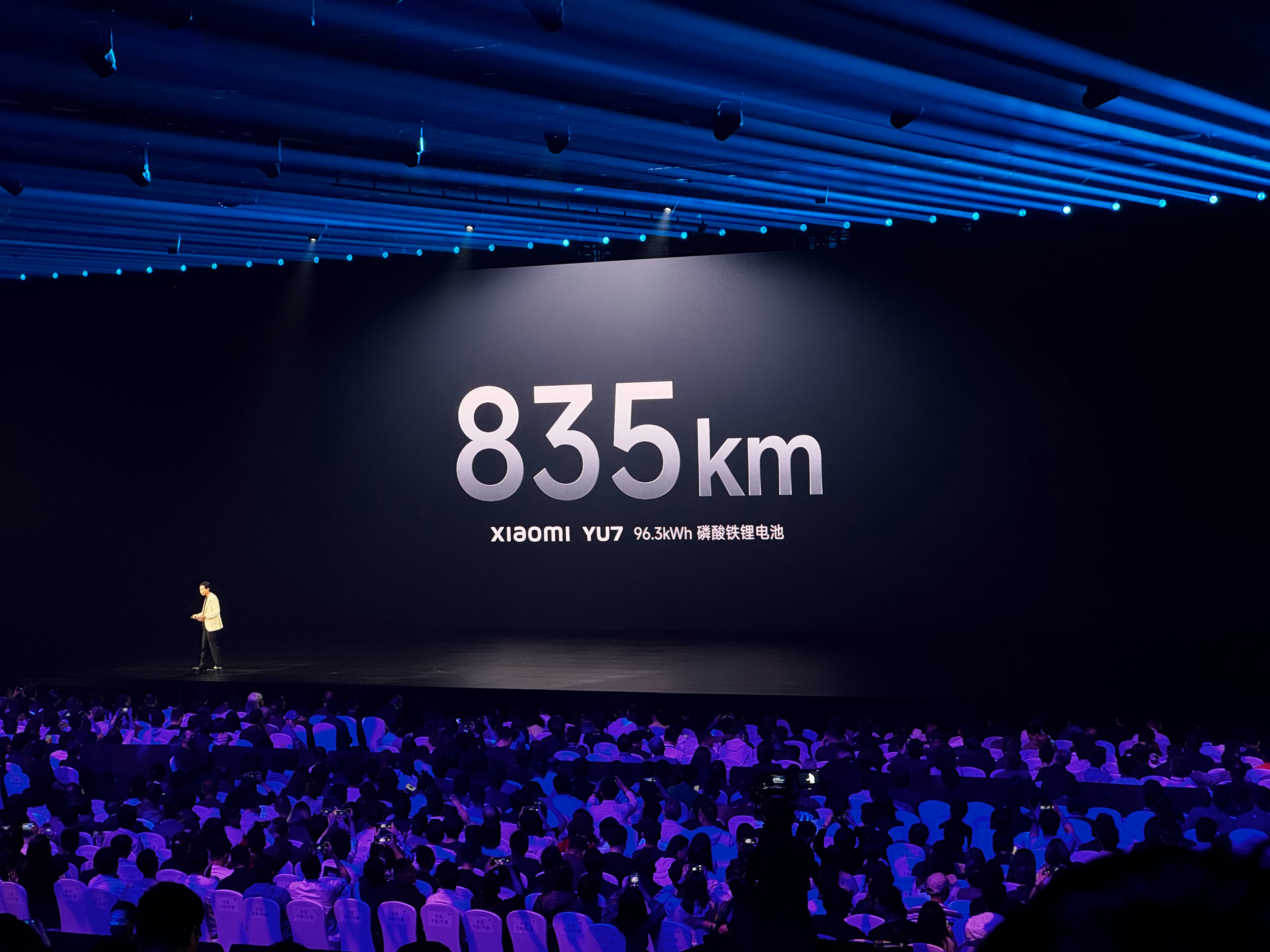 小米YU7后驱标准版 搭载96.3度磷酸铁锂电池CLTC 续航 835km四驱P
