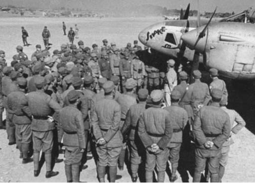 1942年，三名护士被日本兵奸杀。  方寿纯：咱们把内衣都晾在外面吧！
 
在1