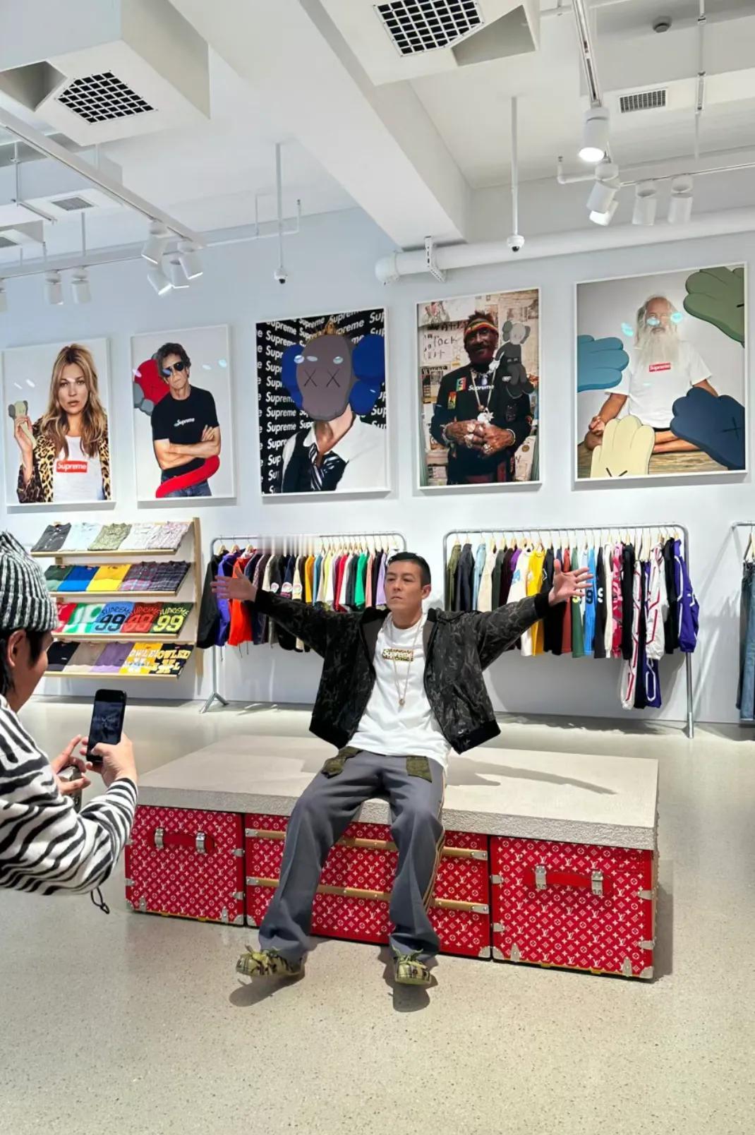 上海supreme偶遇陈冠希，本人真的魅力十足，还是那么帅气，陈冠希真的就是很有