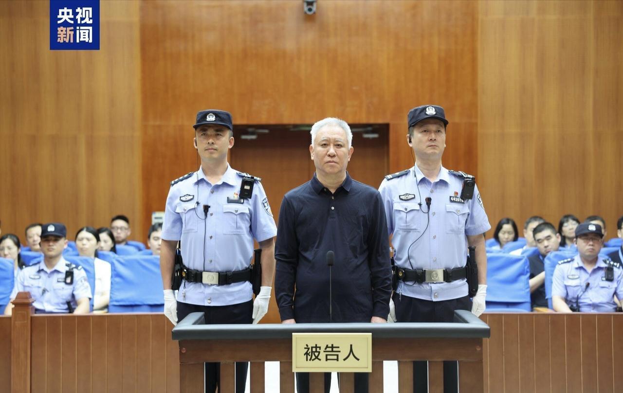 一万多亿债务落地清算！恒大破产，真的只是落幕吗？
 
备受全民关注的恒大债务风波