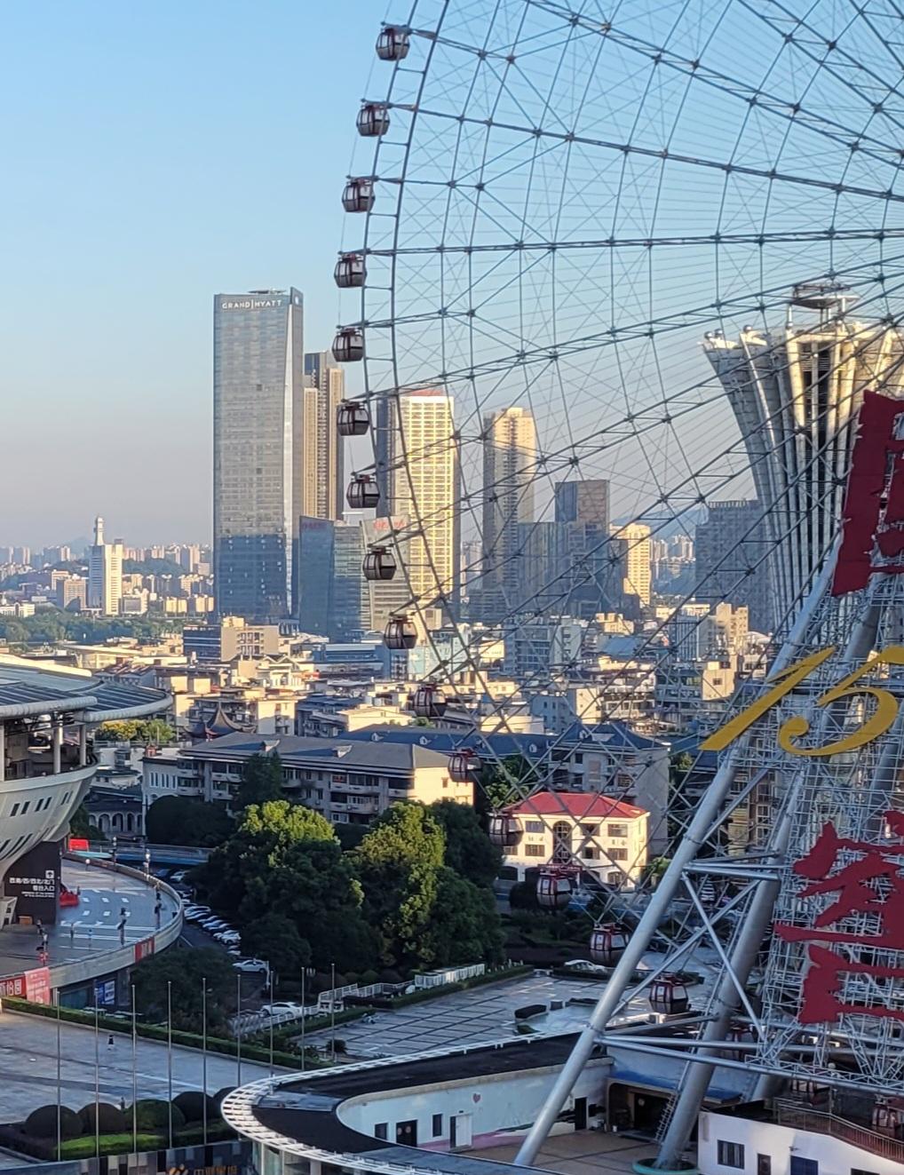 北京人眼里的风景：早晨6时的长沙，晚上7时的长沙。

近日我从北京回长沙探亲。发
