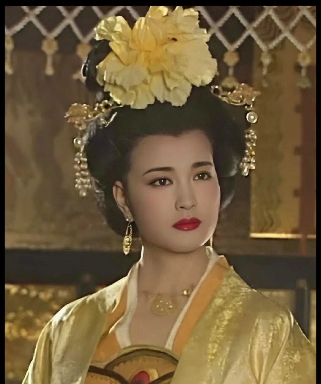 演过武则天的人格局就是不一样 刘晓庆对鲁豫直言：从不记恨任何人。这份豁达，是看透