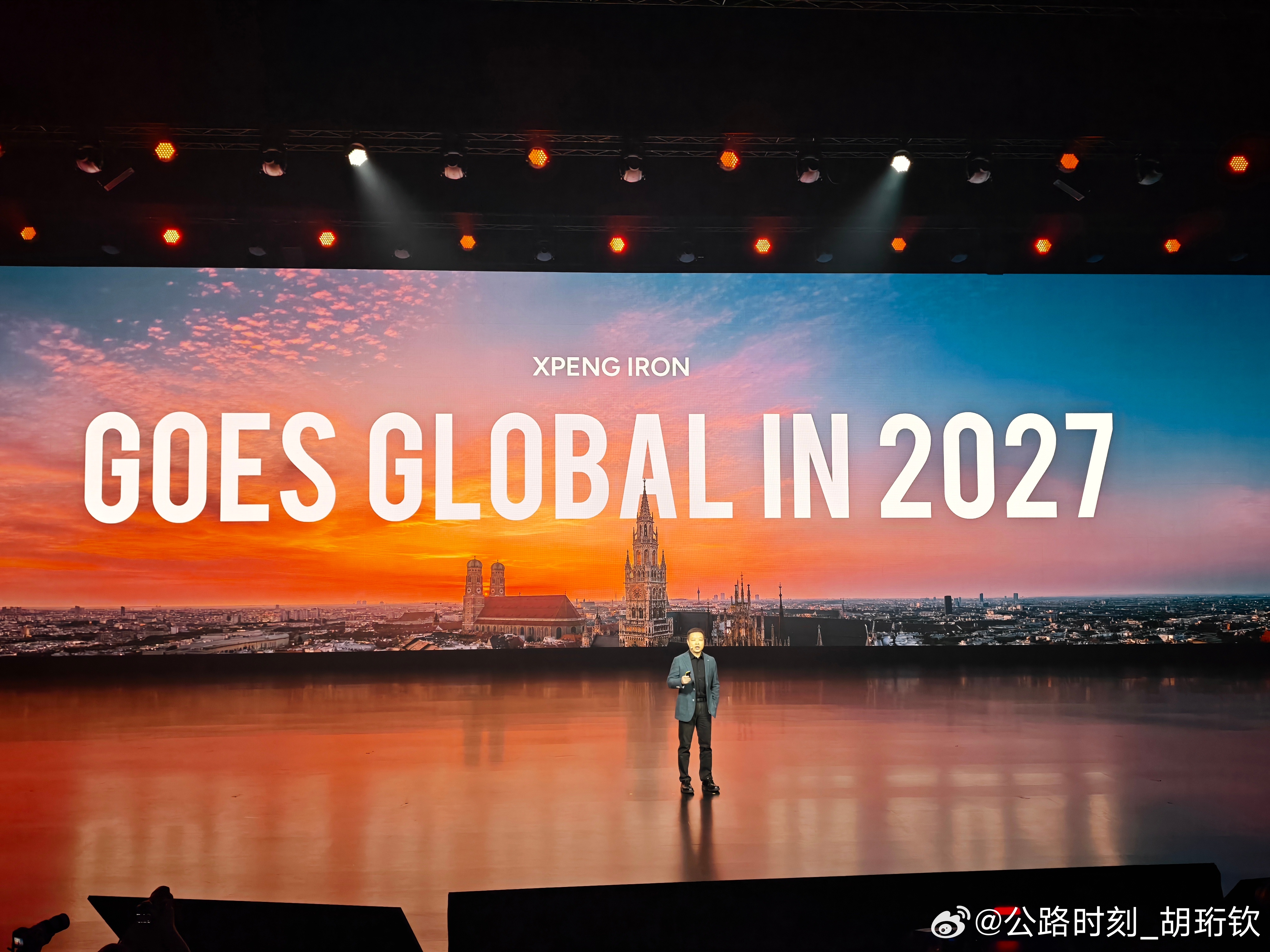 2027年小鹏IRON机器人进军全球！何小鹏首次全程英文演讲小鹏MONAL03全