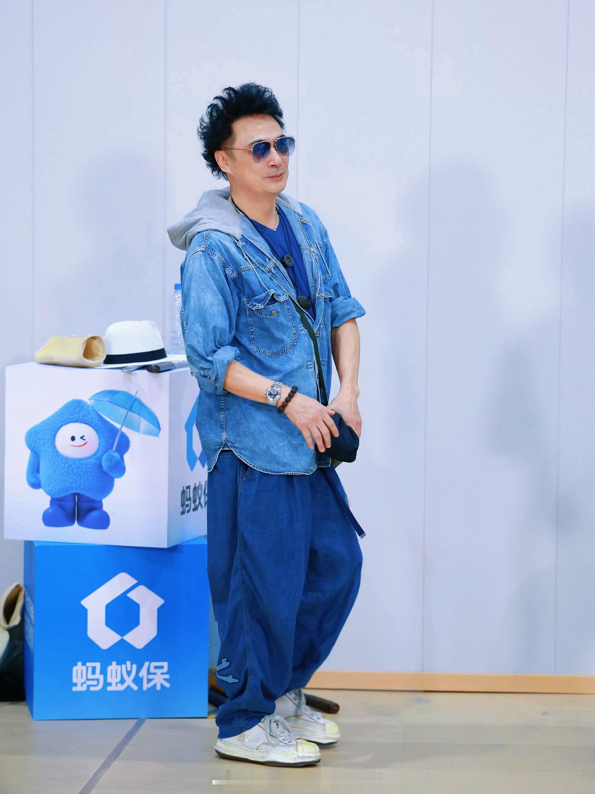 吴镇宇  炸毛🐟哈哈哈哈还有小卡🐟无限超越班
