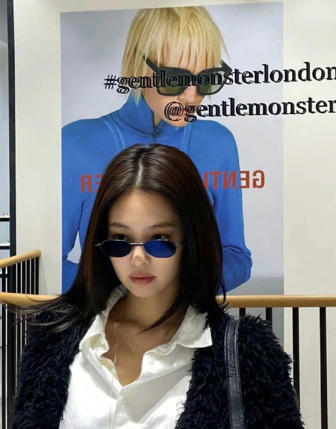 Jennie  一些自在随意的松弛感 