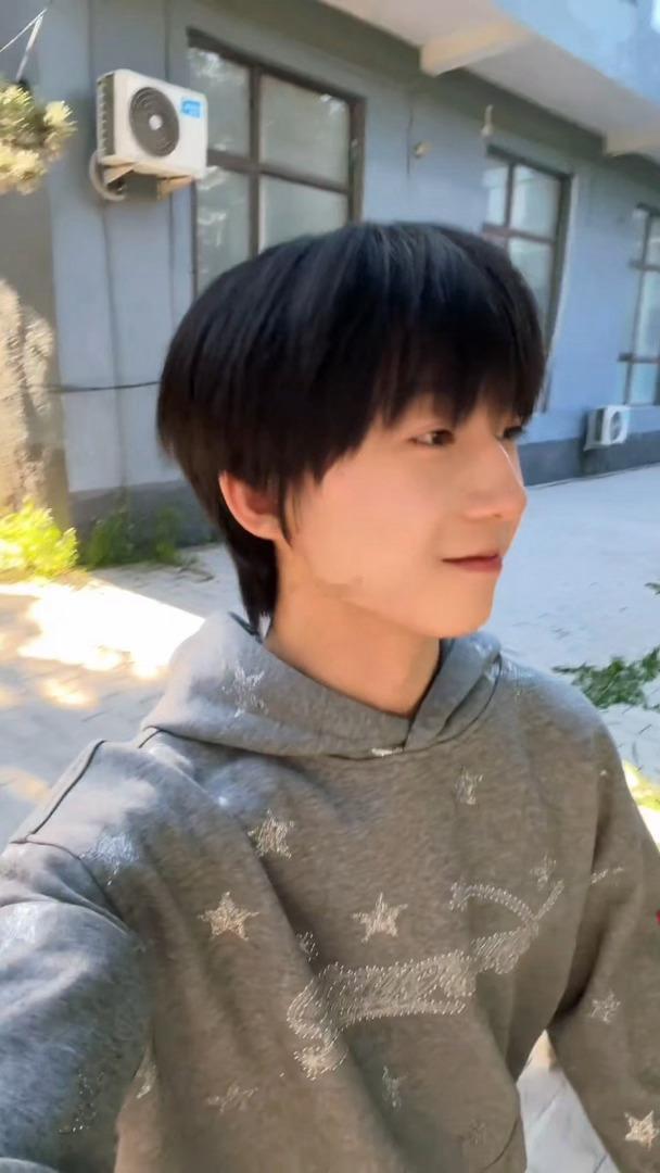 杨博文三分钟破300w恭喜杨博文！波纹轻食碗开售战绩喜人，一分钟销售额突破200
