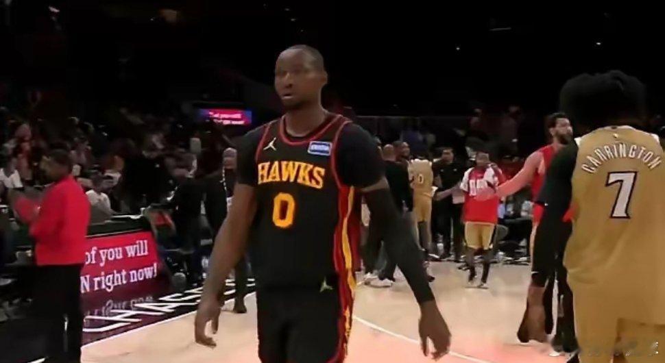 库明加老鹰首秀库明加真好使啊老鹰半场60-43领先奇才，老鹰新援库明加迎来首秀，