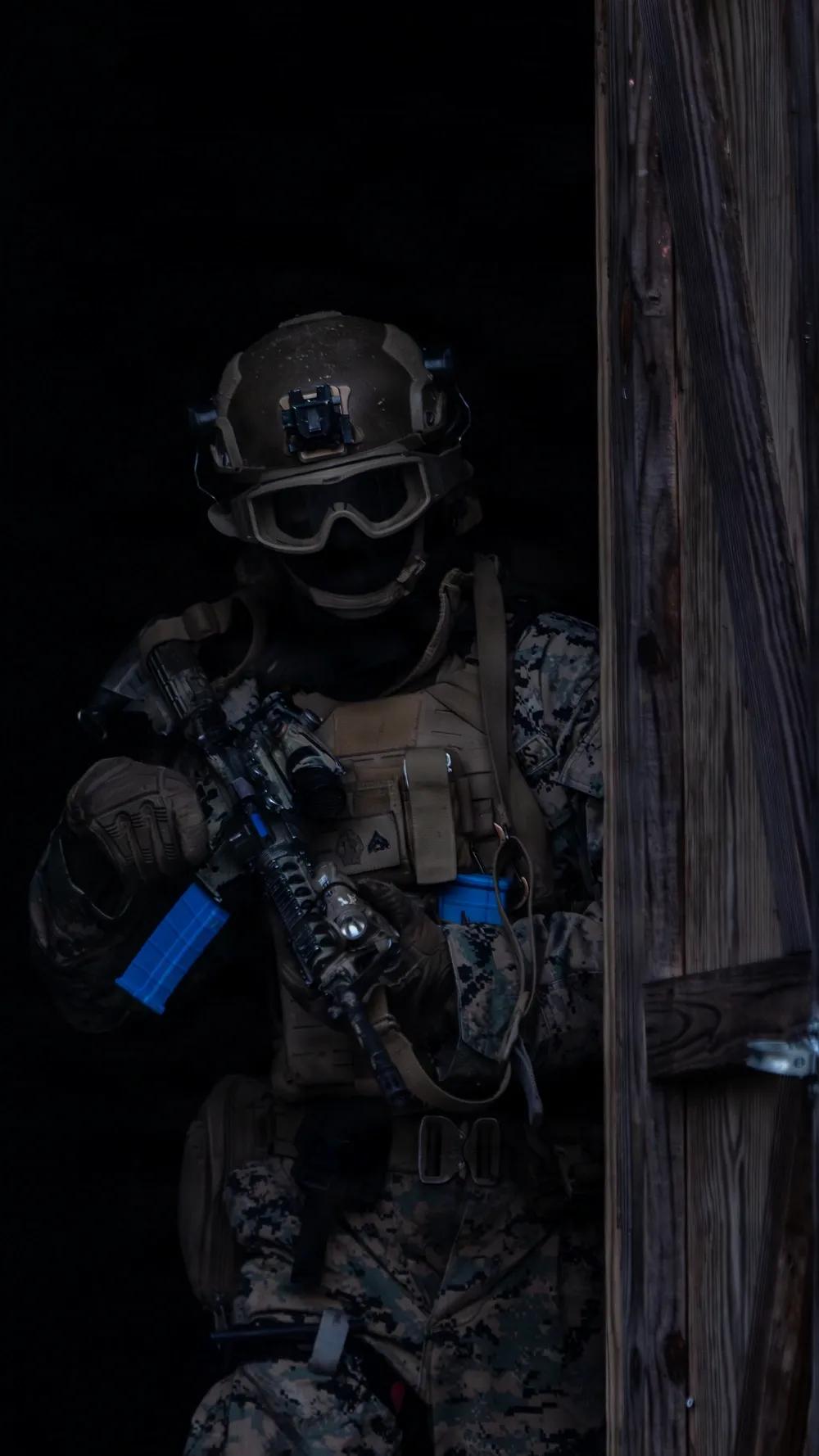 美军一直在频繁演习“巷战”作战的标准流程。
2025年11月18日，美国海军陆战