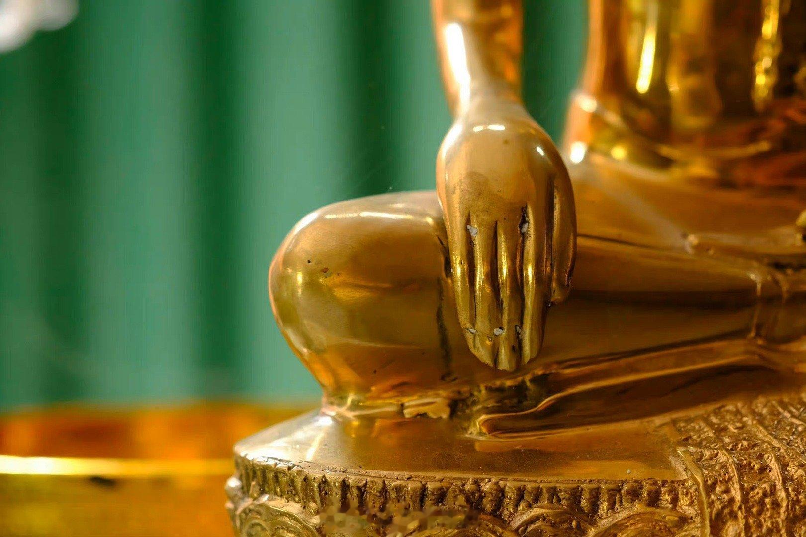 在这个世界上，根本没有真正老实本分的男人，有些女人说男人有钱就变坏，其实不是金钱