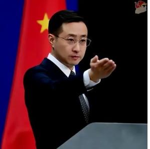 美专家放出狂言，如果中国动用武力统一台海，西方国家可能会冻结中国在海外的3.2万