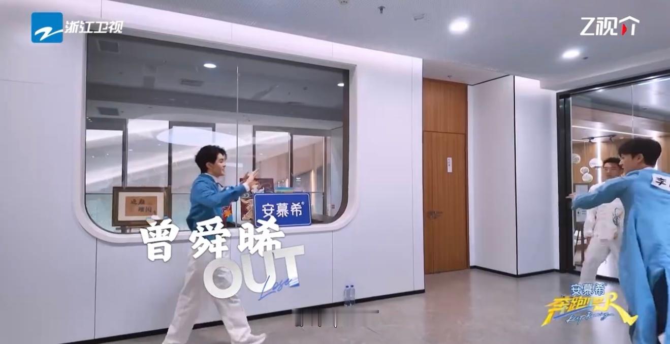 周深连撕两个人的名牌奔跑吧13果然撕名牌就是最精彩的，尤其是周深的表现，更是让人