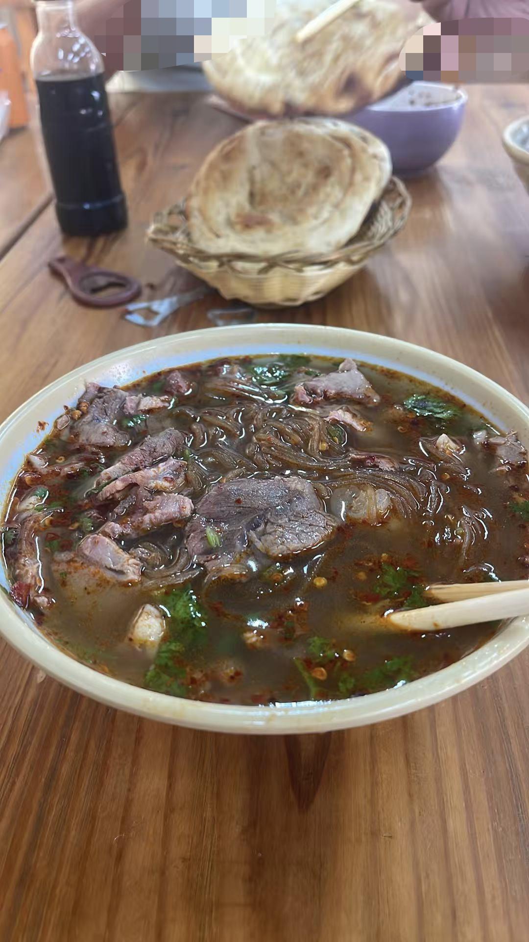 插花牛肉汤，
份量够劲！