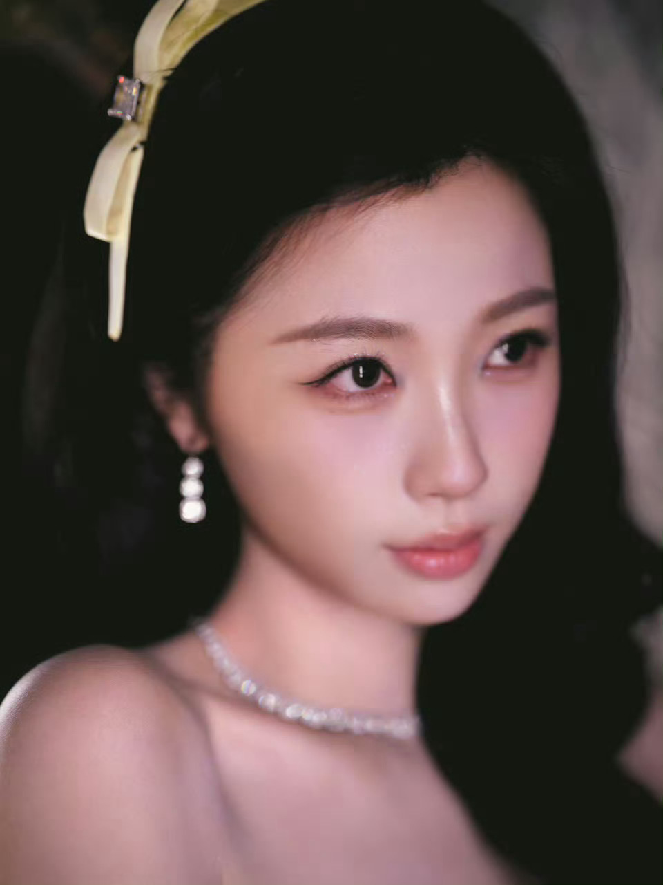 虞书欣去年微博之夜小🐷宝今年舒心去吗想看红毯了👉🏻👈🏻 