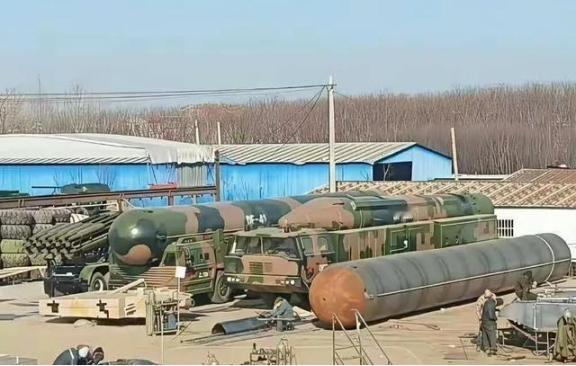 美国终于能安枕无忧了，原来中国的东风-41洲际导弹竟是这样的。曾经有消息传到美国