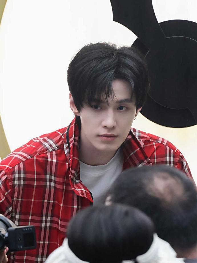 何与今日深圳线下活动路透 