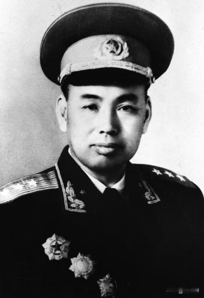 [微风]1952年，许世友将军回乡探亲，哪料，他刚下车，就看见了亲叔叔许存礼，许