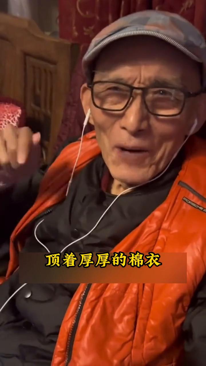 坚守艺术游本昌。
让人感到惊讶的是91岁的老艺术家游本昌竟用一句话就揭开了流量明