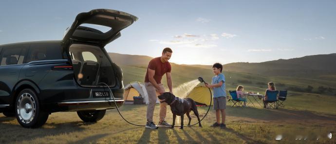 今晚智己LS9预售，讨论度最高的是这个可以冲澡的露营装备 ​​​​[笑cry] 