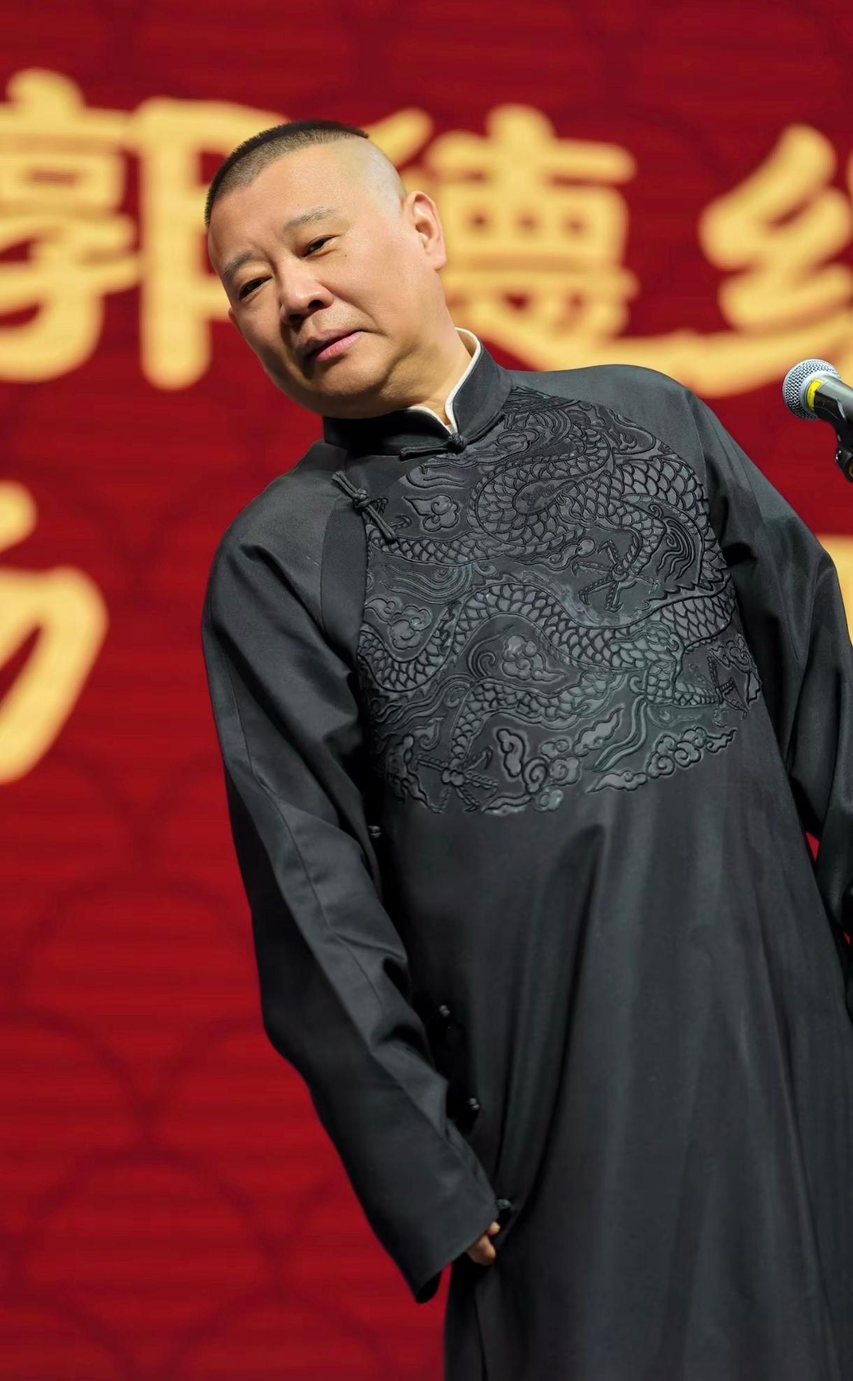 郭德纲演出时改编老歌歌词这个事儿，用他自己曾经经常说的一句话就能总结。说相声的时