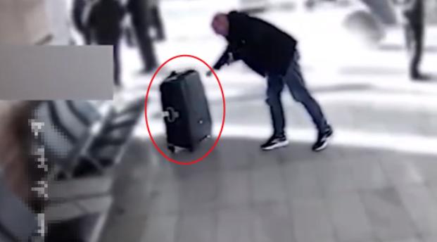 荷兰外交官在机场露馅，被伊朗特工包围，行李箱发现重要罪证！

2026年2月下旬