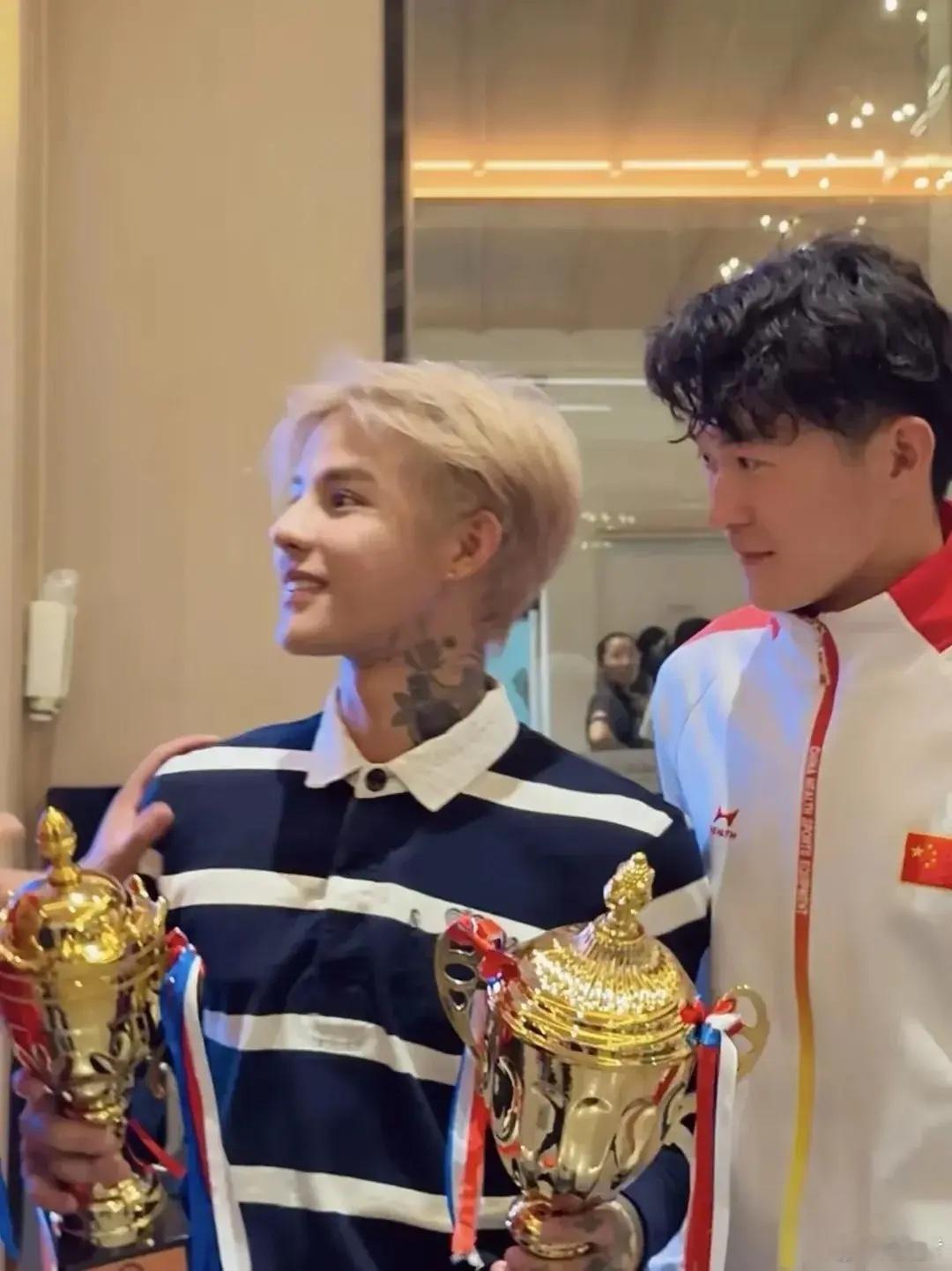 殷世航 退赛 殷世航这个网红，一点儿不给领导面子。竟然赢了骑射中心的领导于适，赢