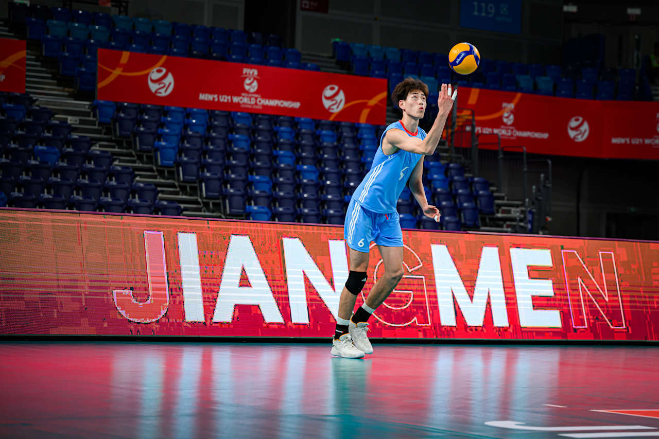 靓仔感觉不上镜啊，还是草台班子拍的不行🧐直播看真的挺帅的[yeah] ​​​