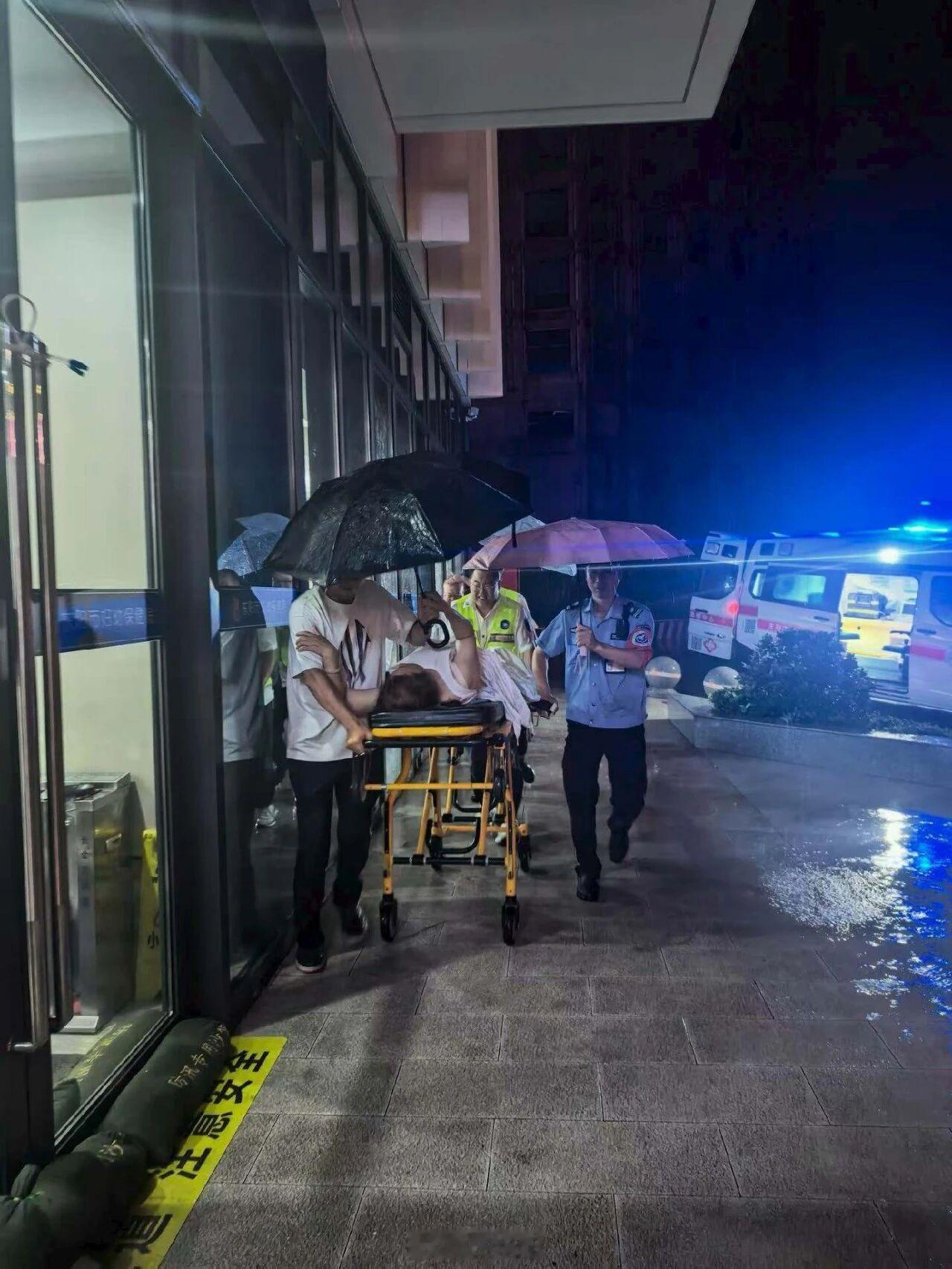 东阳身边事 台风“巴威”过境，带来大风和强降雨。7月12日凌晨4时，东阳市妇幼保
