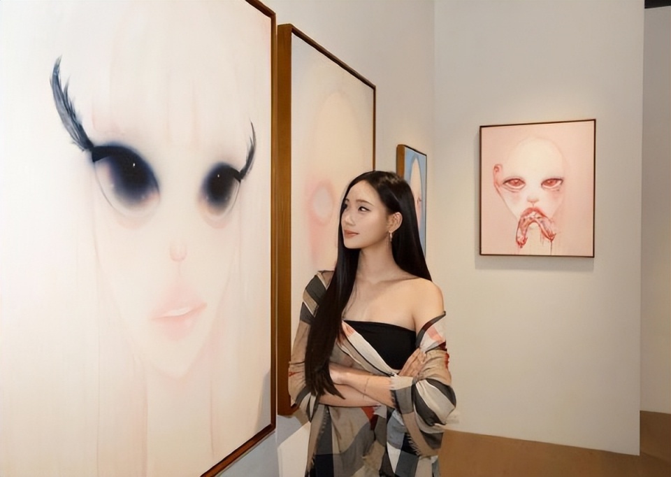 大离世，其影响力仍在延续。在金曲奖上的怀念，让人泪目。小虽然曾陷入沉寂，但在二女