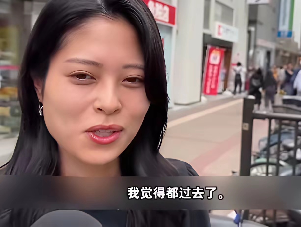 美国博主在日本街头问：“当年美国扔原子弹，你们恨美国吗？”日本人：不恨 