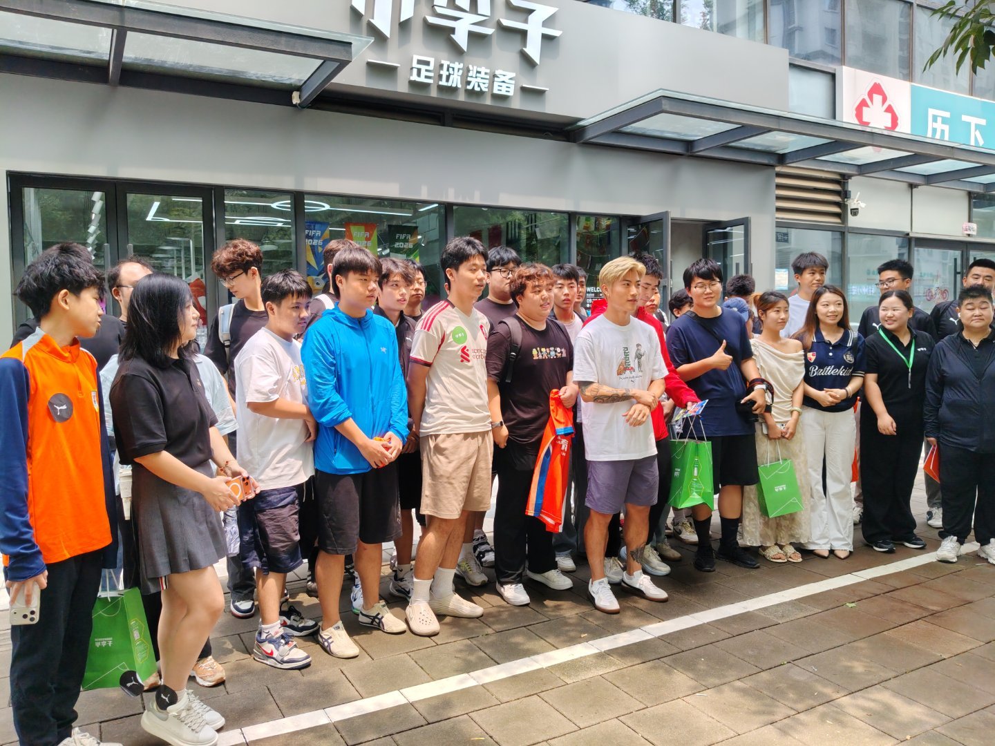 跟他说了，拿下国安，最帅谢店长谢文能小李子足球装备 济南·小李子足球装备(济南店