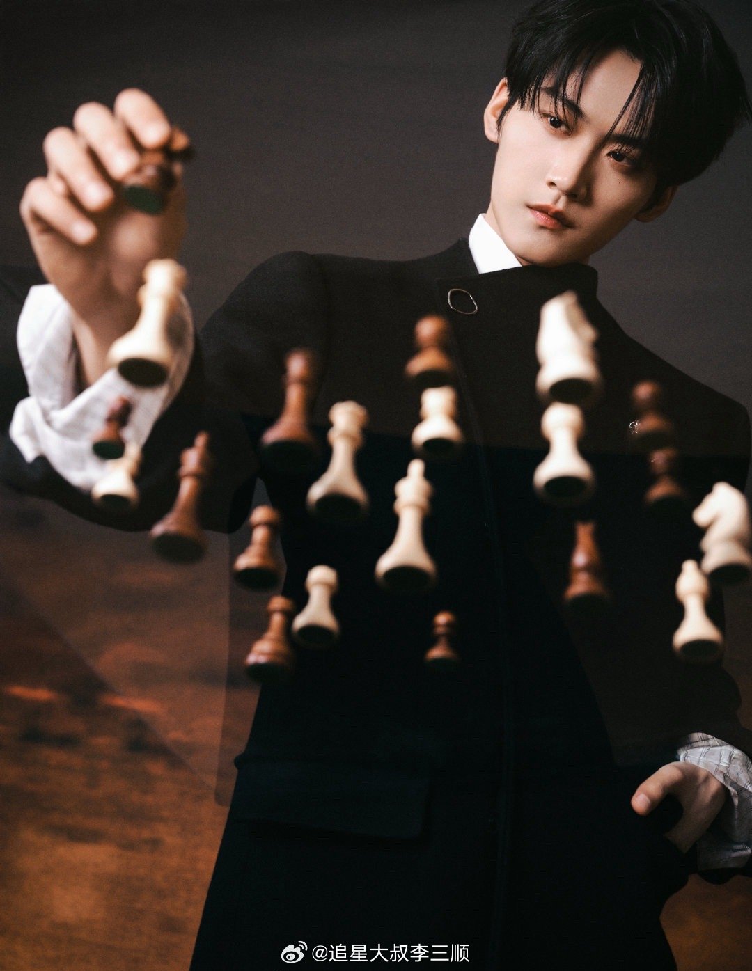 张凌赫、王安宇、周柯宇微博之夜造型图