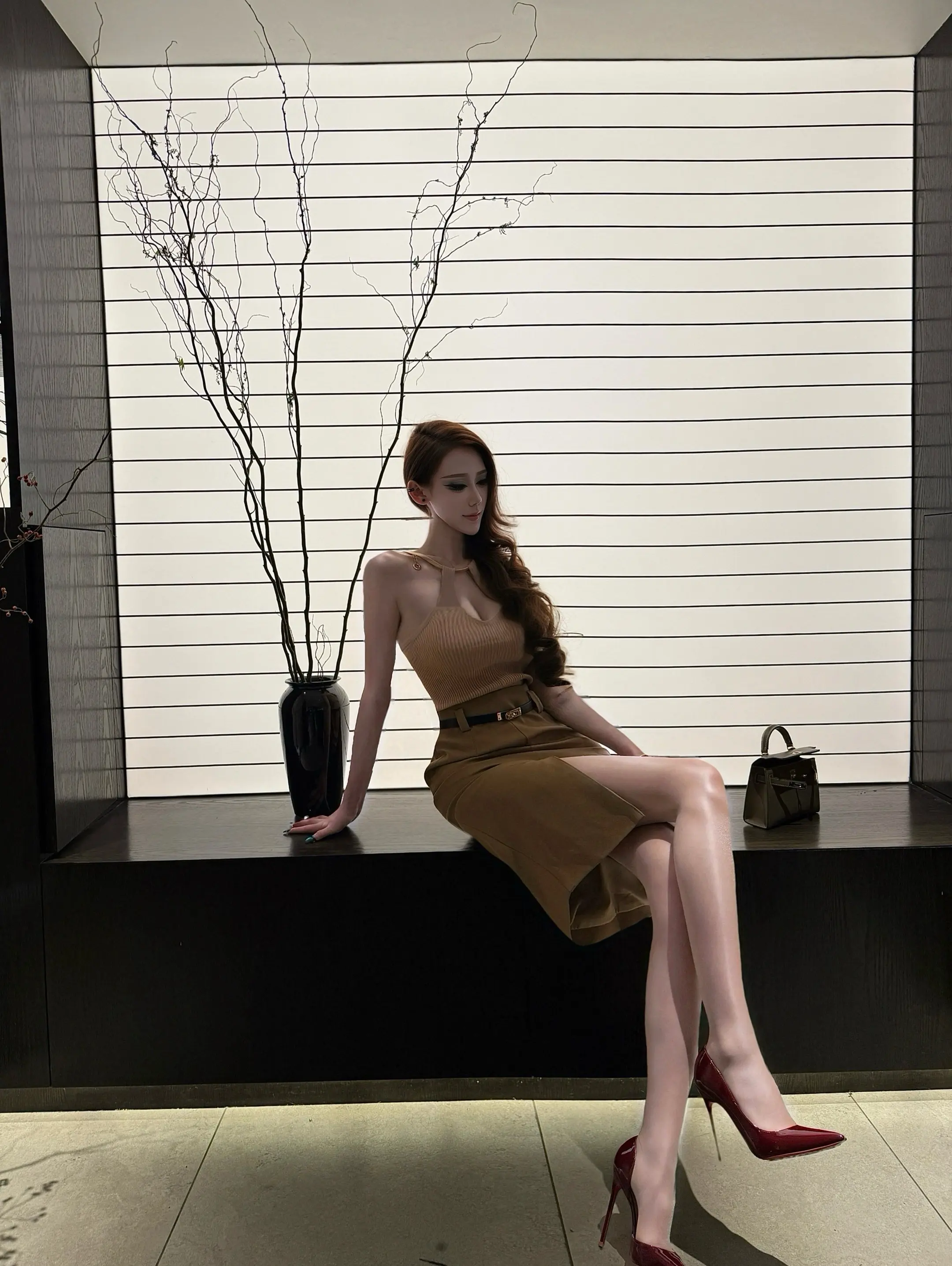 乖乖呆在我身边不好吗。