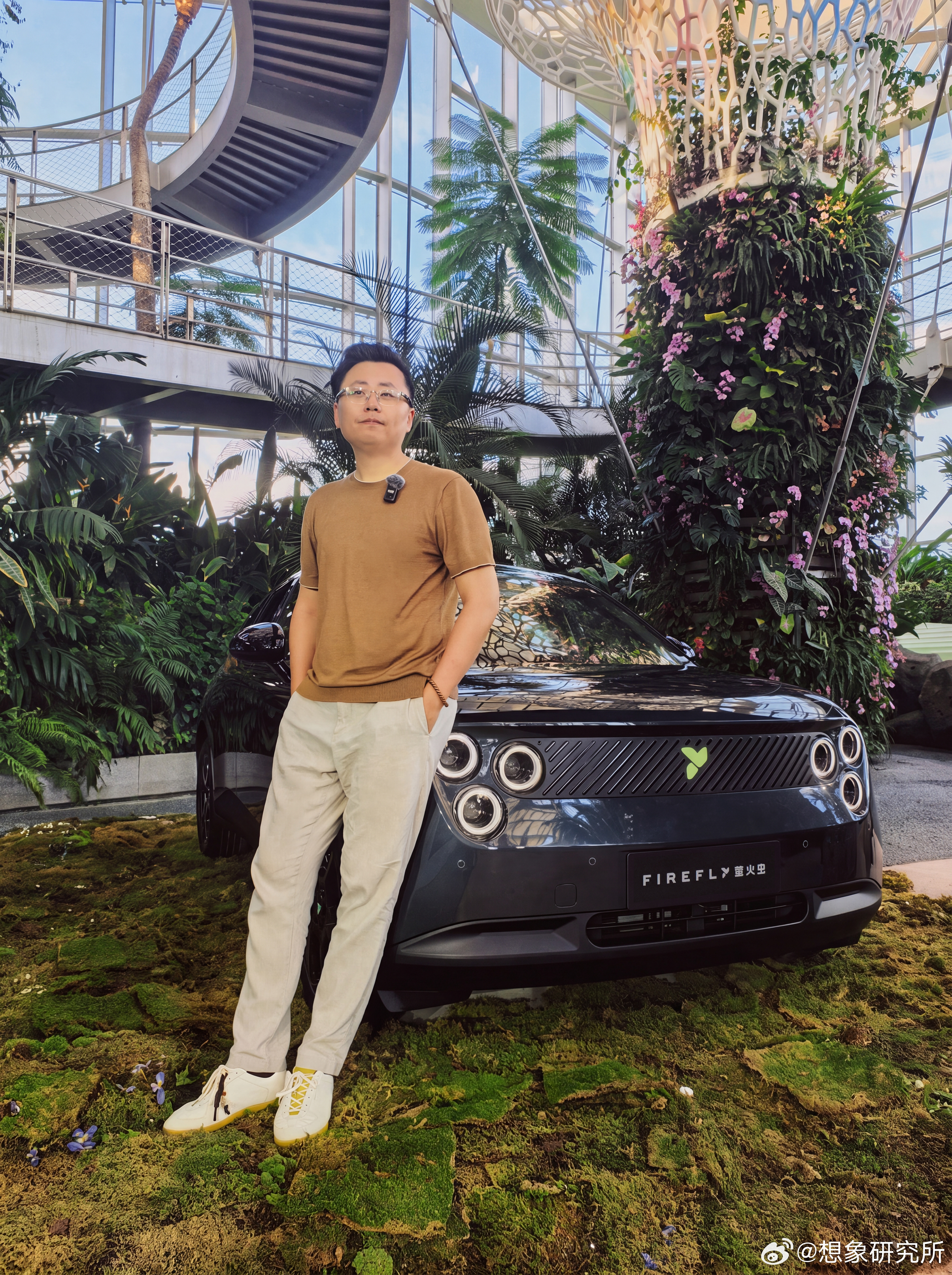 萤火虫刚发布的Halo 寻光系列首款车「栖息地」这个系列从设计驱动出发，他们会每