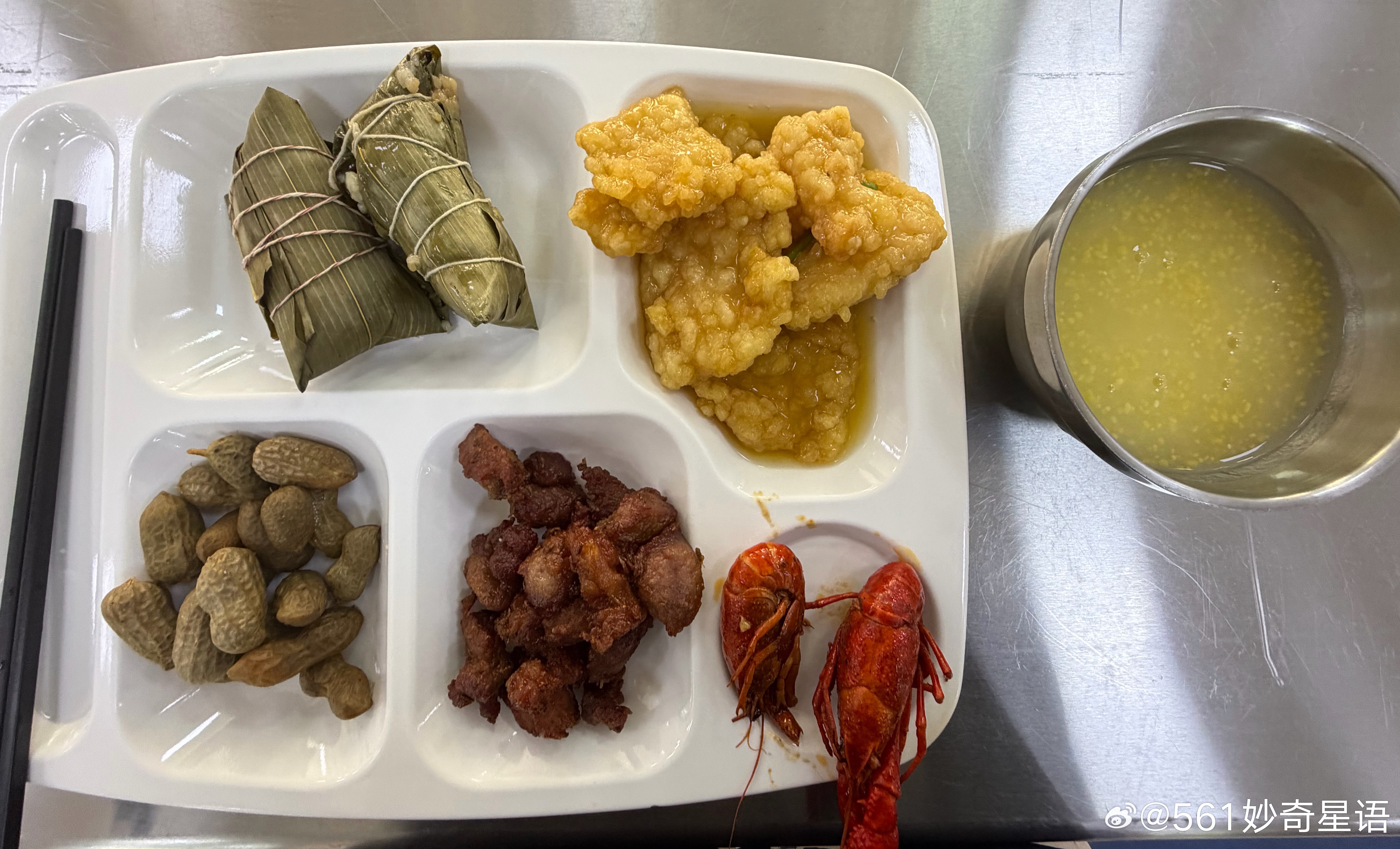 今天午饭完全用手吃的菜很硬但是又没得吃没吃饱谁懂生活手记