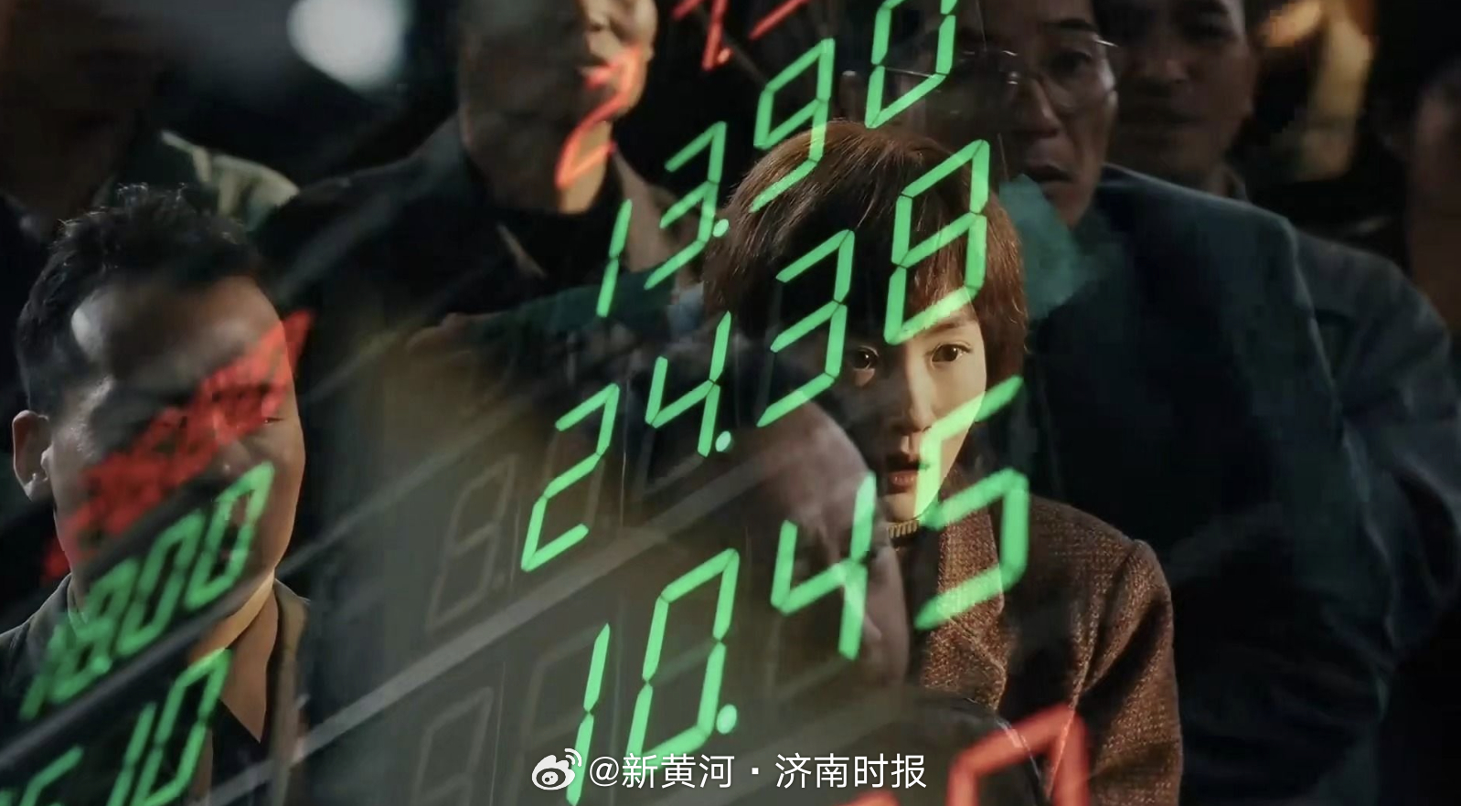 【#三大原因致A股巨震#】#A股半小时成交破万亿# 今天早上开盘，#A股# 市场