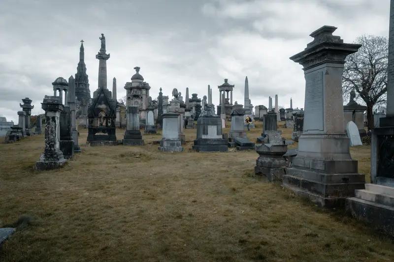 妻子产后抑郁自杀身亡，丈夫却不透露墓地位置，岳父岳母四处寻找无处祭奠！

202