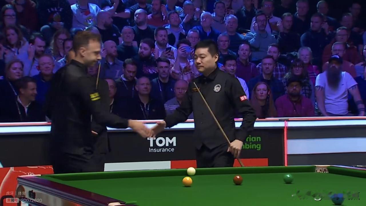 丁俊晖连赢两局然后自己慌了，特鲁姆普回过神来，丁俊晖突然不会了。上半场2-2两人