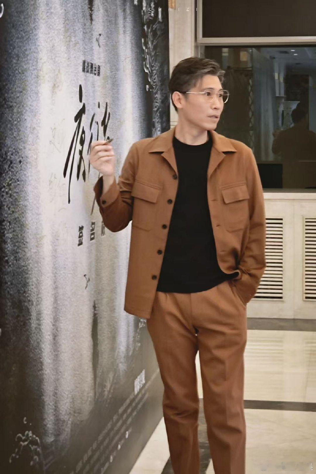 起猛了看到李乃文男扮女装了 刷到片段直接看错人，实际是刘丹老师的戏份，李乃文并没