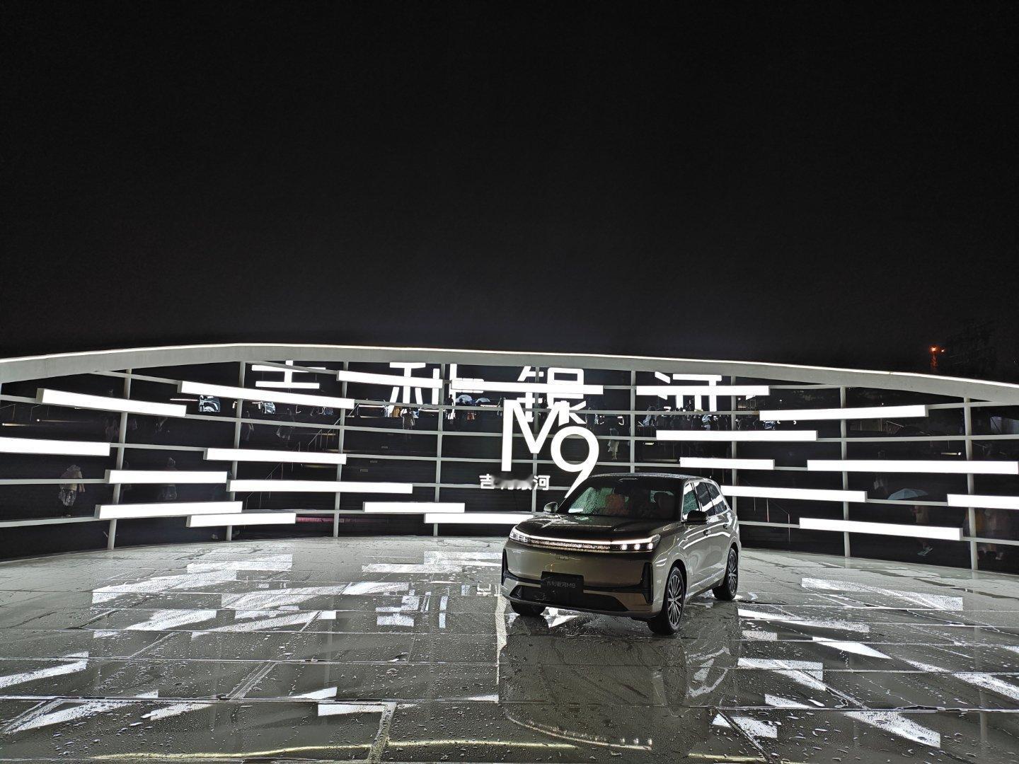 吉利银河M9﻿ 可能是今年ZGH卖的最爆的全尺寸SUV，等着欣赏范范和易院长的轮