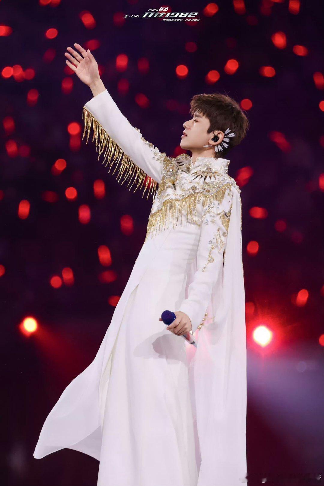 张杰唱出国泰民安的感觉谁能拒绝这么有力量又温柔的歌声啊 