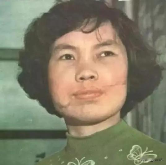 “快来人呀！”1959 年，一位妙龄少女睡觉时，6 名男子突然闯入，将她残忍折磨