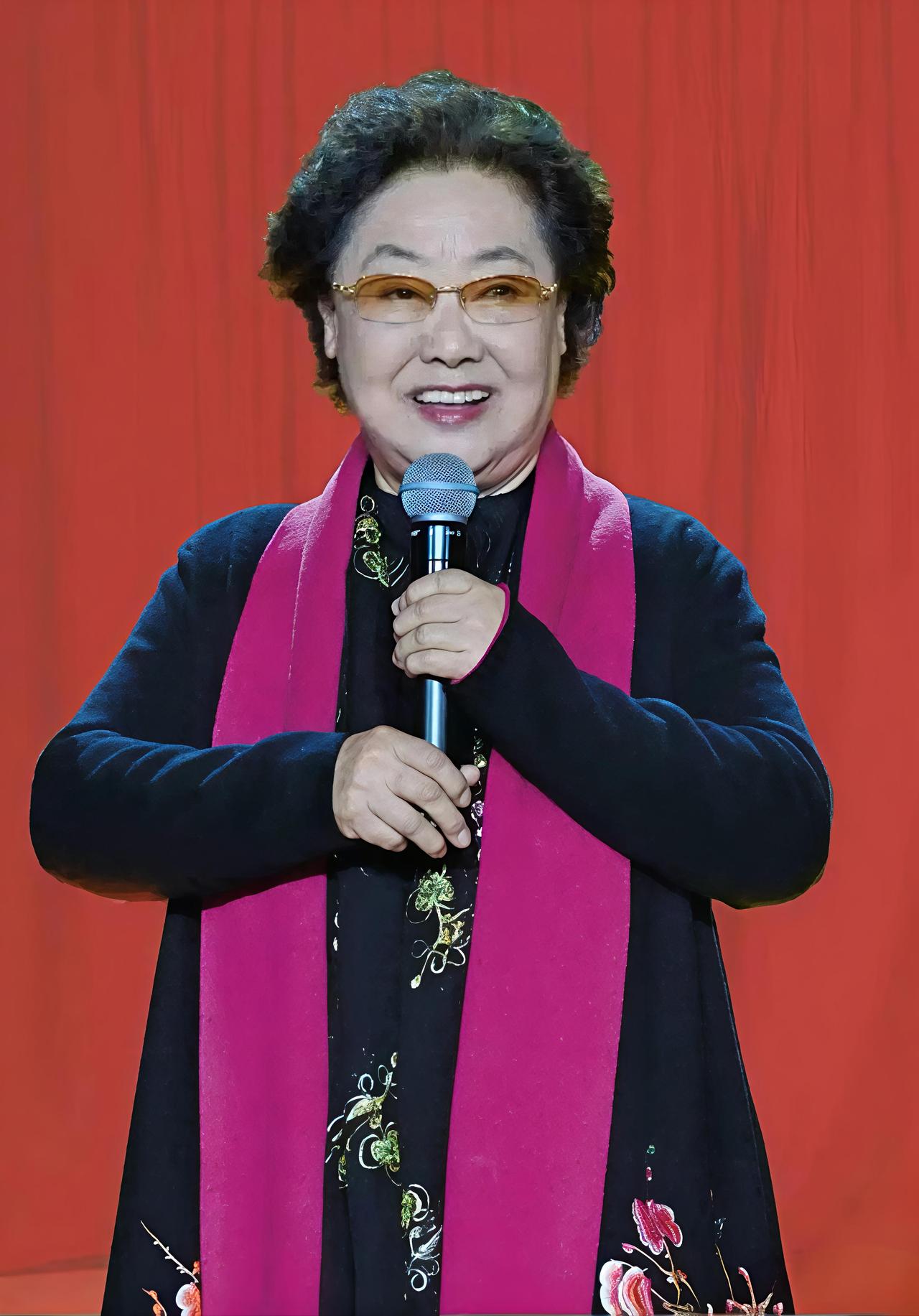 一曲《我的祖国》成绝唱，97岁人民艺术家郭兰英离世，一生只为人民歌唱
 
真的破