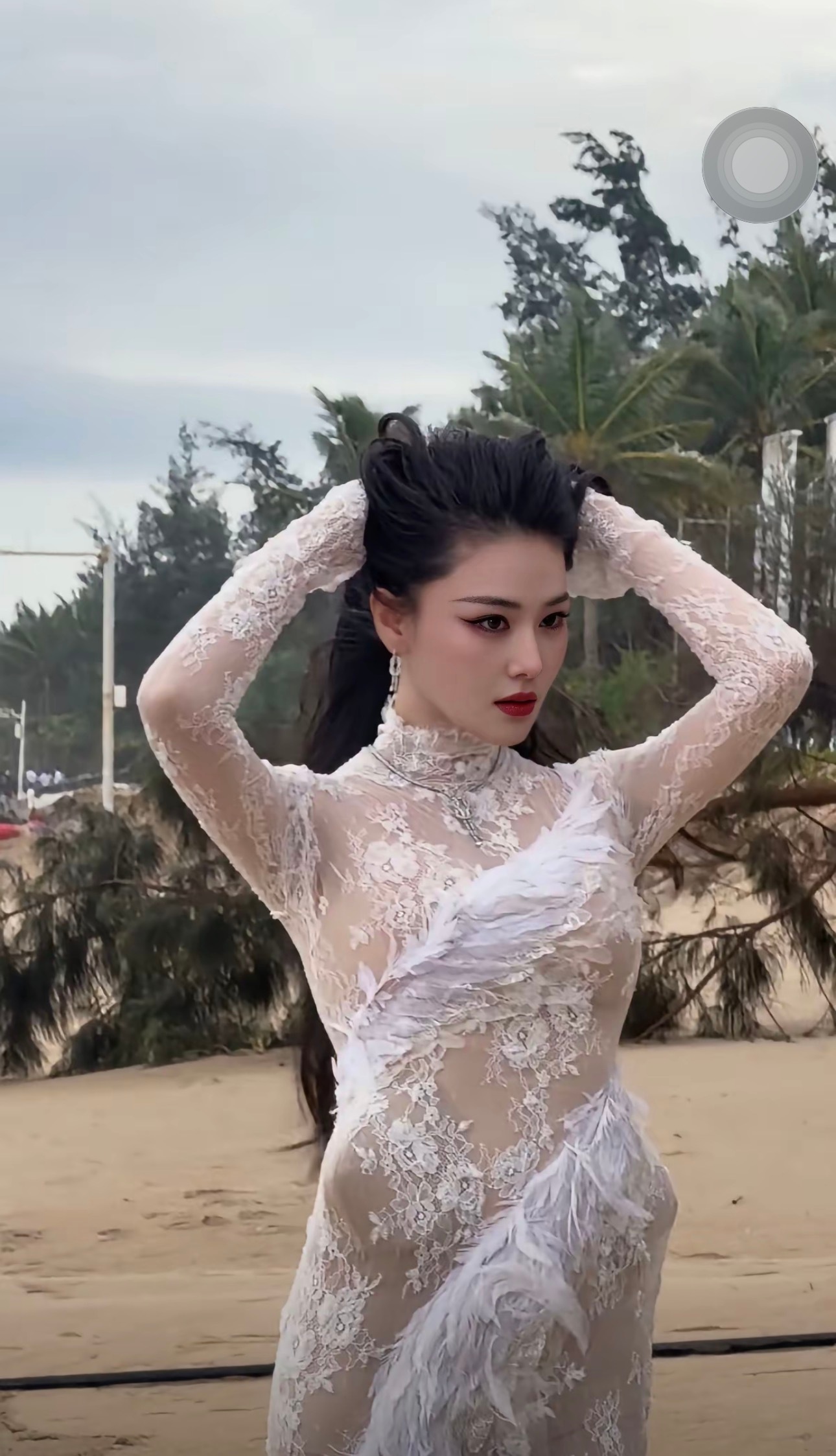 大美女张馨予，挑挑拣拣这么多年，最后成了军嫂，这在娱乐圈应该是嫁得最好的吧。 