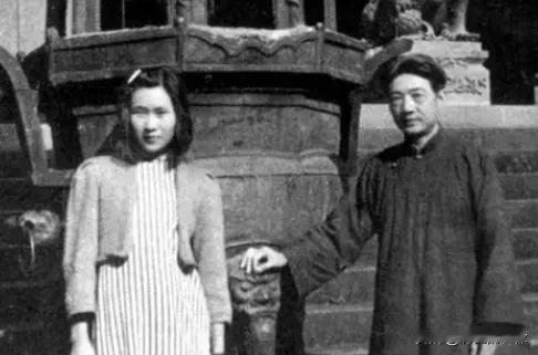 月薪300大洋、一幅画千金难求，国画大师徐悲鸿，为何全家过得一贫如洗？
 
19