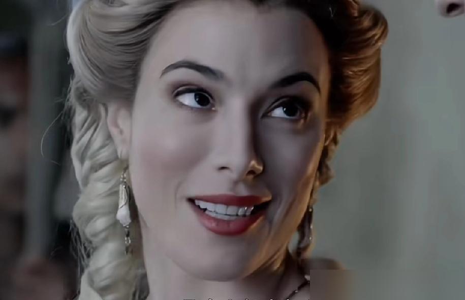 你敢信？怀孕的罗马贵妇被情敌剖腹夺子，爬着流血而死！
这是2012年《斯巴达克