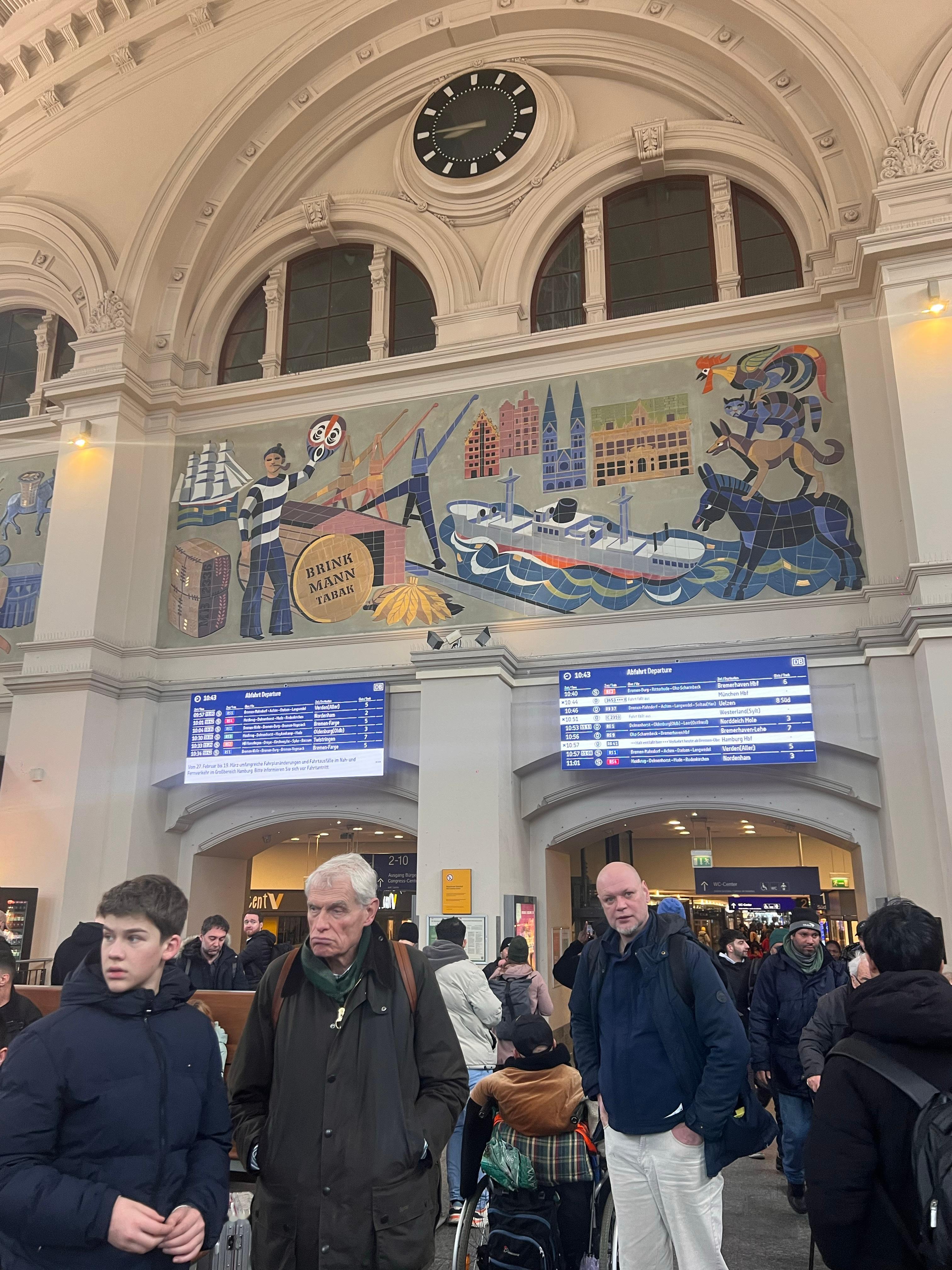 坐德铁你永远猜不到下一站是晚点还是取消。建议德铁把“晚点”注册成品牌特色，反正道