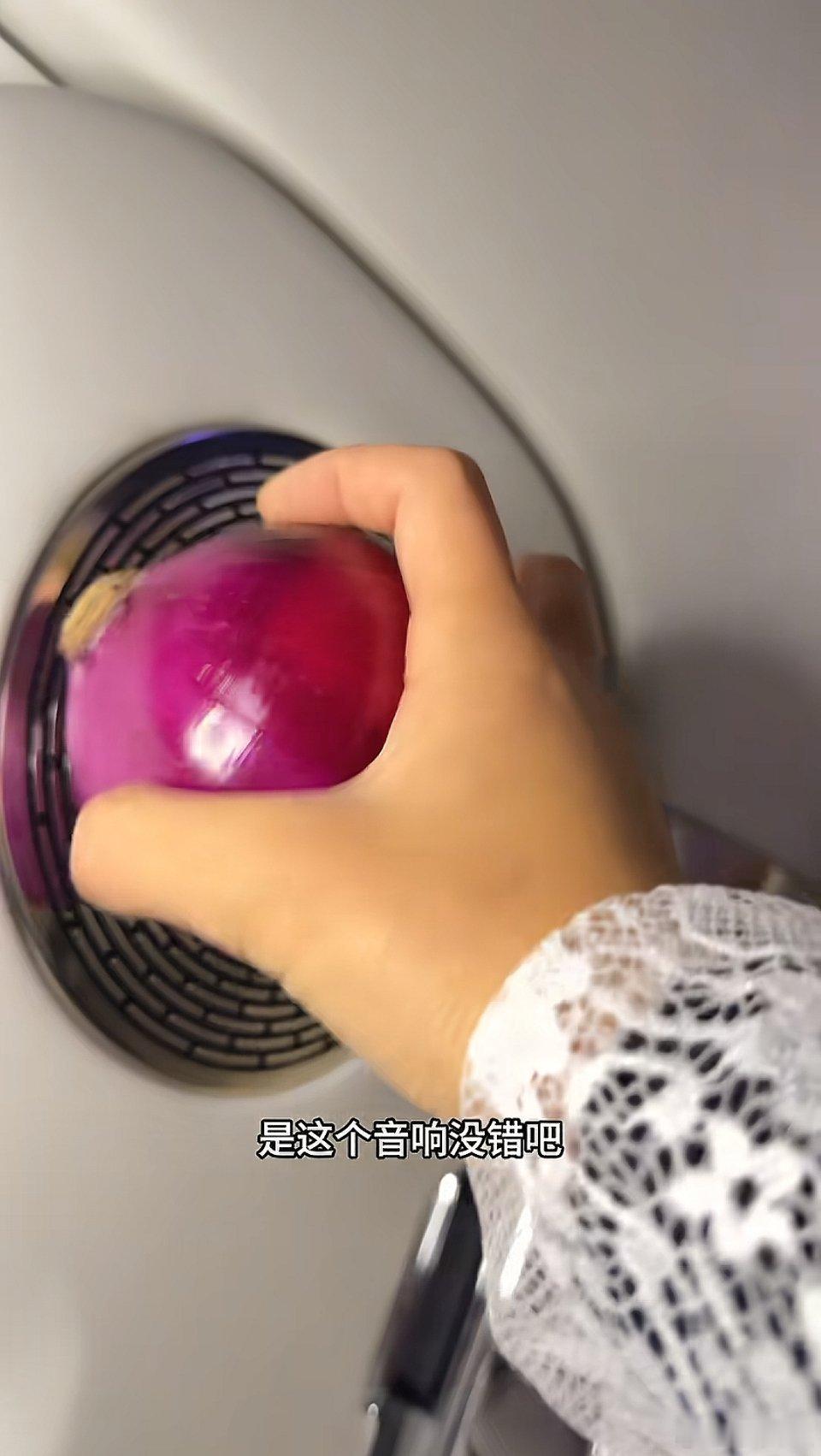 尊界S800音响罩刮洋葱这件事已经火出圈了，某评车机构好不容易想到的一个“缺点”